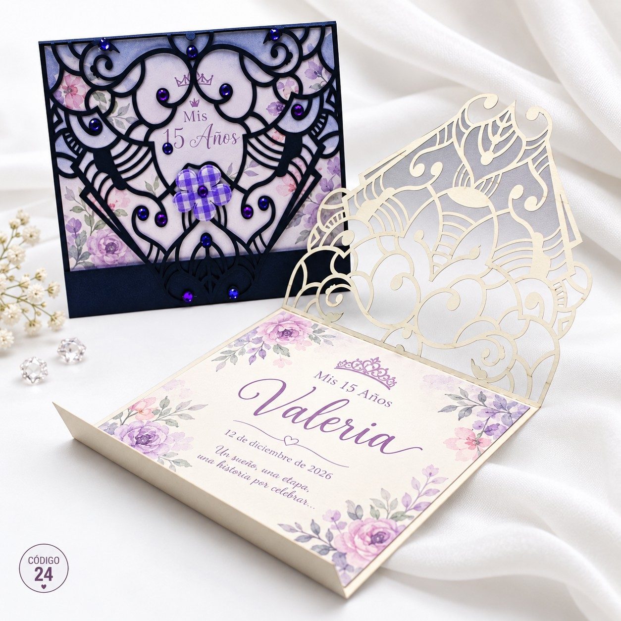 Invitación de 15 años · Corazón calado con marco oscuro · 24