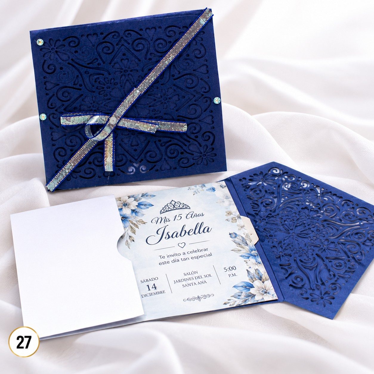 Invitación de 15 años · Sobre azul con cintas cruzadas · 27