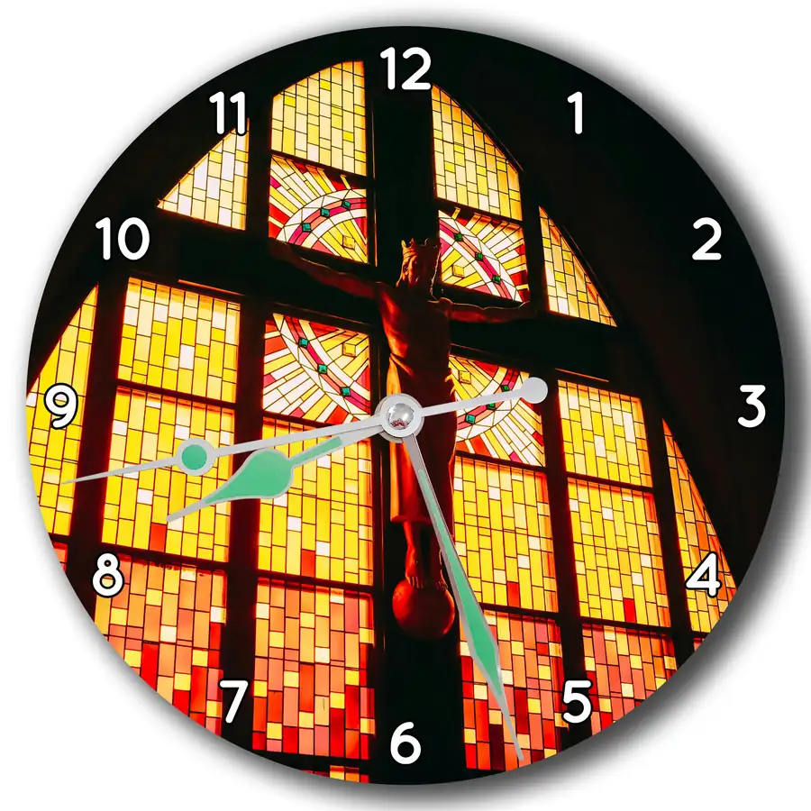 Reloj Cristo sobre vitrales de color · REL-003
